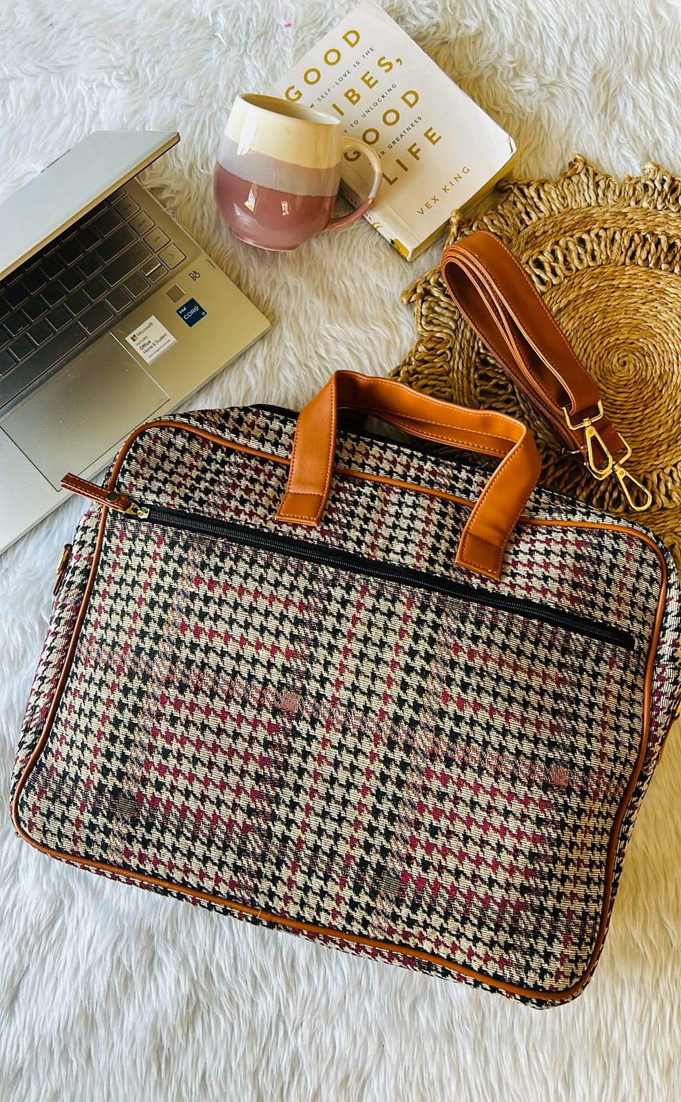 Monochrome Maze laptop bag