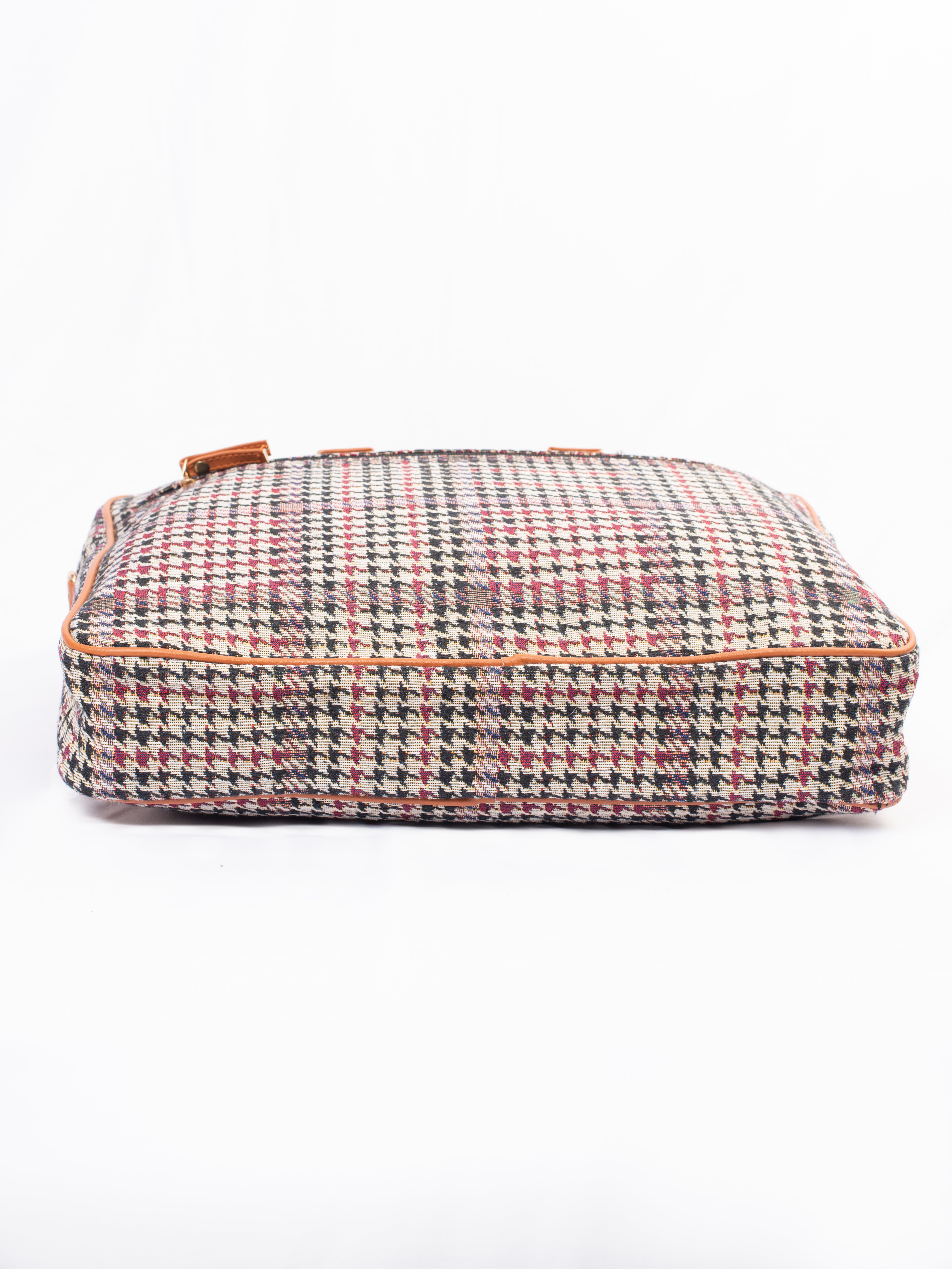 Monochrome Maze laptop bag