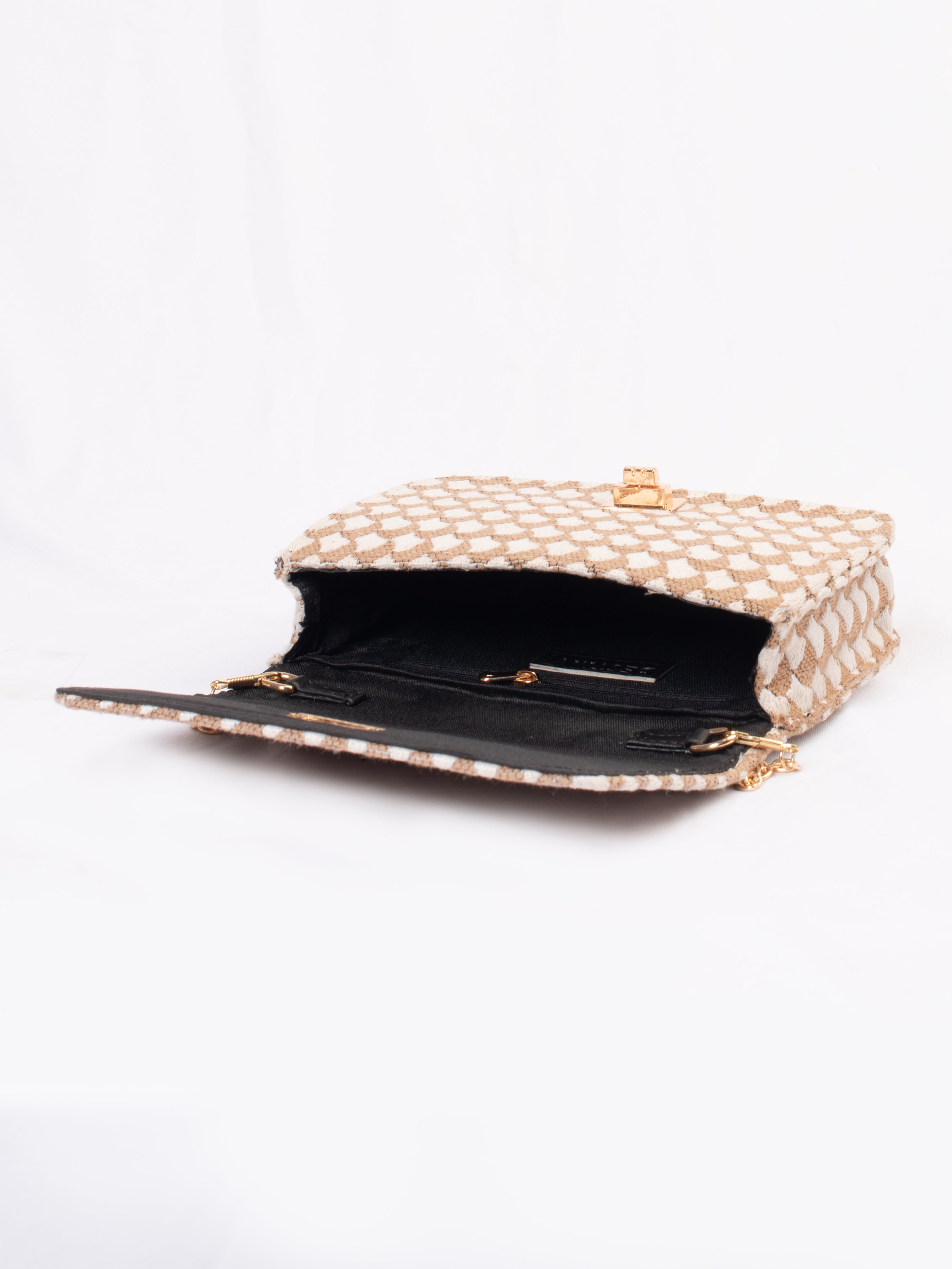 Ivory Scarlet go to sling