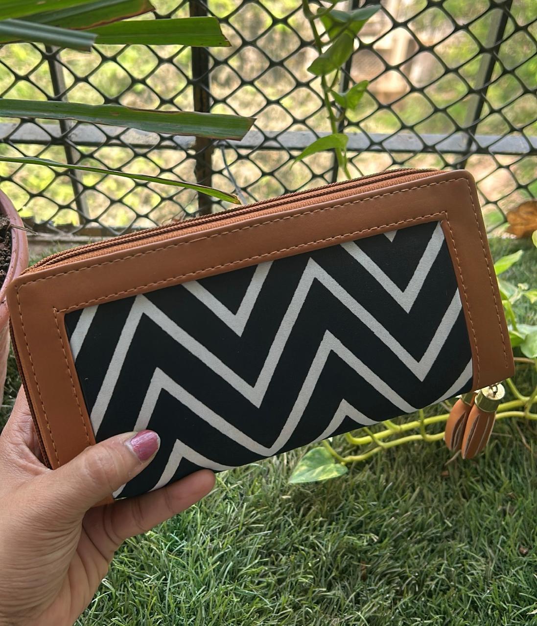 Wavy print Wallet